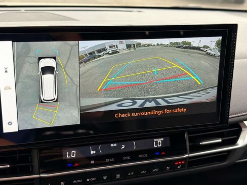 Certified 2025 Toyota Sienna Platinum FWD image 15