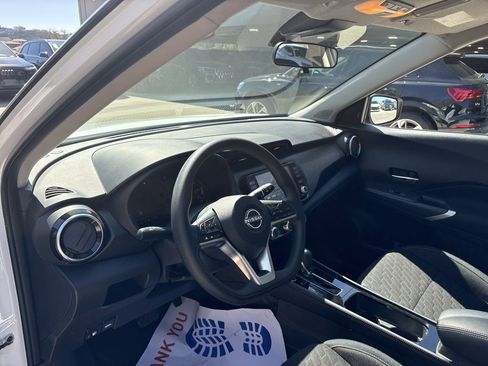 Used 2024 Nissan Kicks SV image 12