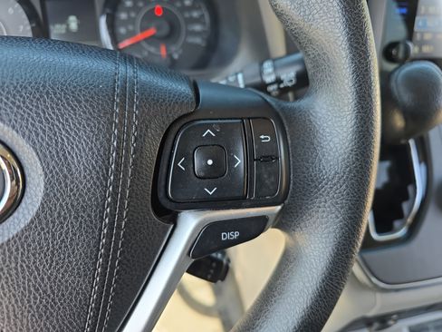 Used 2017 Toyota Sienna LE image 19