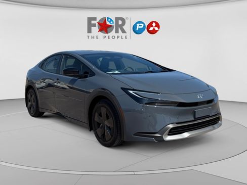 Used 2024 Toyota Prius Prime FWD image 7