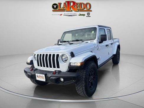Used 2021 Jeep Gladiator Sport image 3