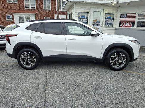 Used 2024 Chevrolet Trax LT w/ Driver Confidence Package FWD image 5
