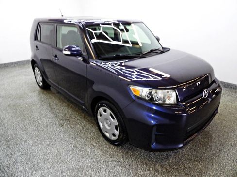 Used 2012 Scion xB FWD image 3
