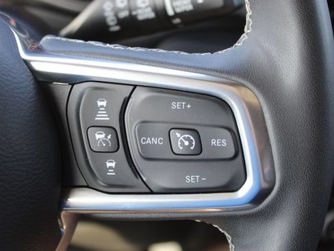 Used 2025 Jeep Wrangler Unlimited Sahara AWD/4WD image 20