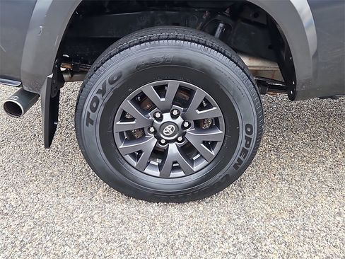 Used 2022 Toyota Tacoma SR5 image 9