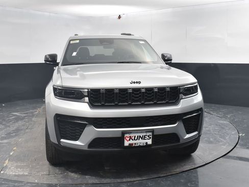 New 2026 Jeep Grand Cherokee Altitude AWD/4WD image 2