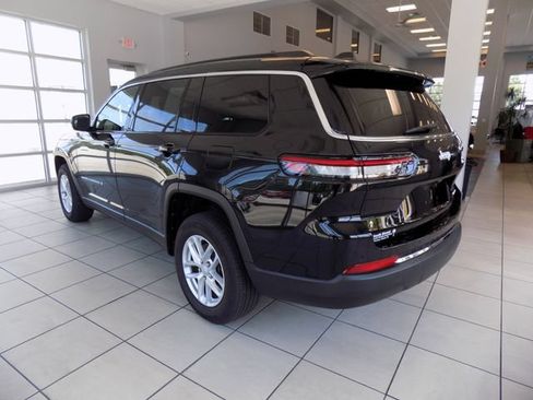 Used 2025 Jeep Grand Cherokee L Laredo RWD image 5