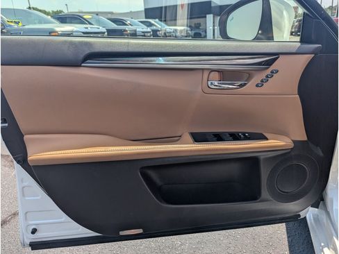 Used 2016 Lexus ES 350 w/ Luxury Package w/Wood Trim FWD image 16