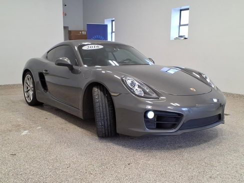 Used 2016 Porsche Cayman RWD image 3