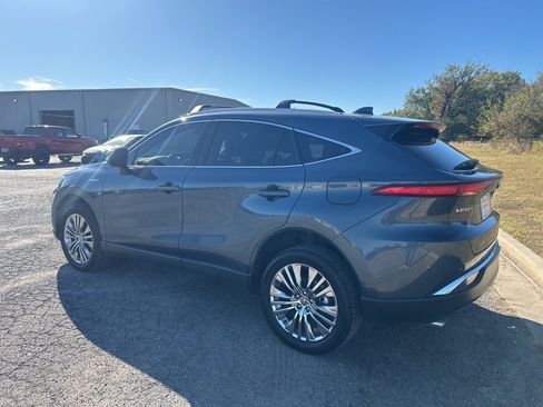 Used 2021 Toyota Venza Limited w/ Carpet Mat Package (TMS) image 8