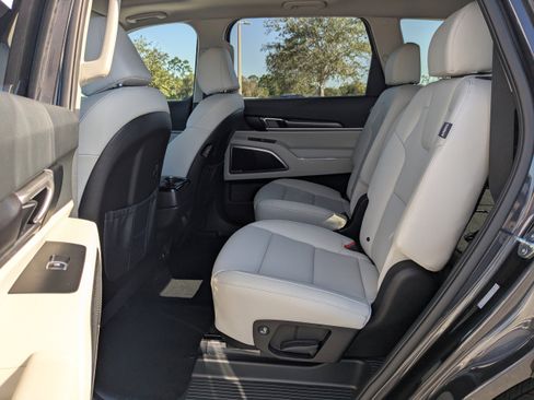 New 2025 Kia Telluride S image 17