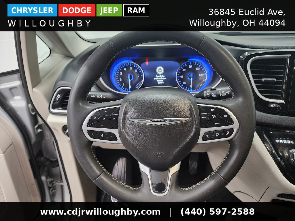 Used 2024 Chrysler Pacifica Touring-L FWD image 17
