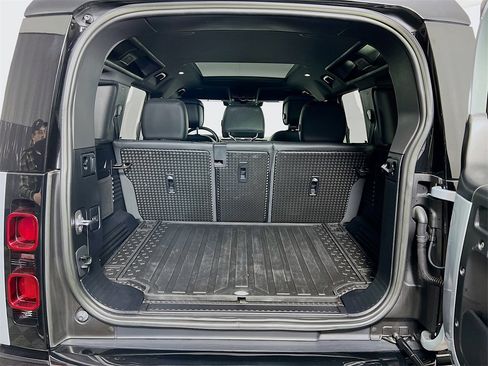 Used 2023 Land Rover Defender 110 X-Dynamic SE image 28