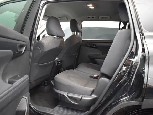 Used 2025 Toyota Highlander LE FWD image 15