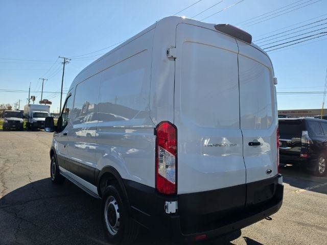 Used 2019 Ford Transit 250 130 Medium Roof RWD image 7