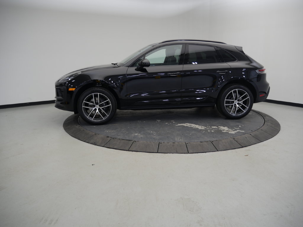 Certified 2026 Porsche Macan AWD/4WD image 2