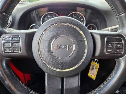 Used 2015 Jeep Wrangler Unlimited Sahara w/ Connectivity Group AWD/4WD image 31