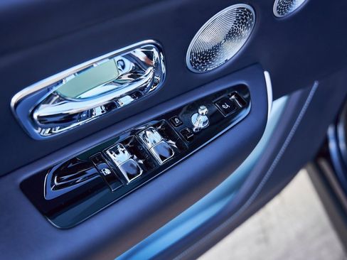 Used 2022 Rolls-Royce Cullinan w/ Cullinan Package image 35