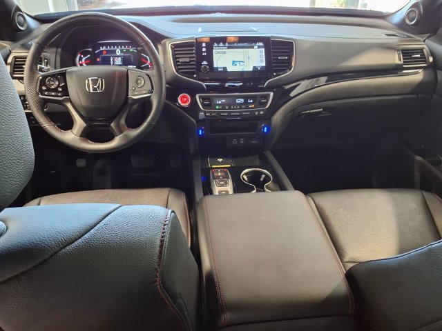 Certified 2025 Honda Passport Black Edition image 21
