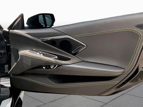 Used 2024 Chevrolet Corvette Stingray Premium Conv w/ Z51 Performance Package RWD image 18