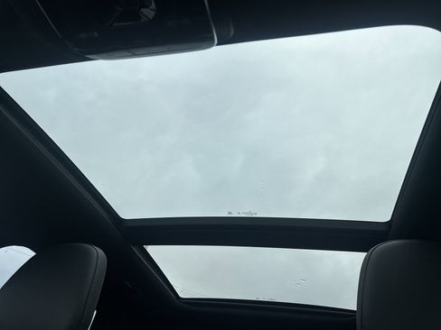 Used 2025 Mercedes-Benz GLC 300 4MATIC w/ Driver Assistance Package image 28