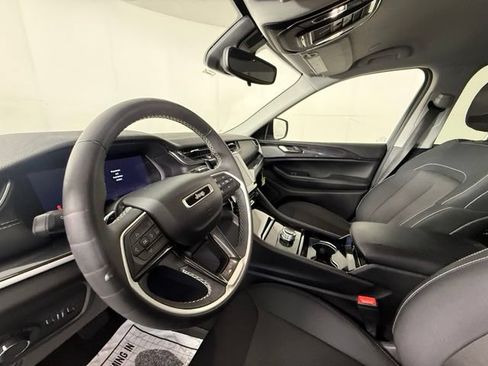 Used 2023 Jeep Grand Cherokee L Laredo RWD image 16