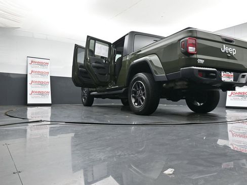 Used 2023 Jeep Gladiator Overland w/ Cold Weather Group AWD/4WD image 47