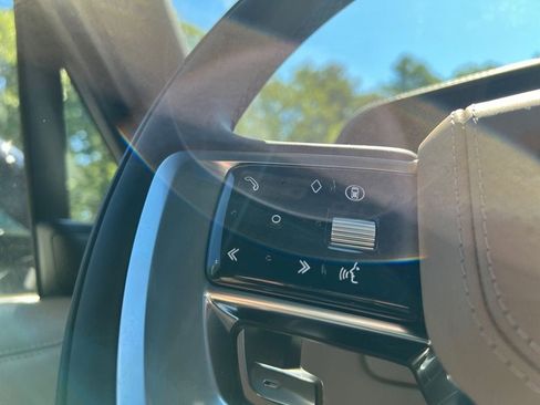 New 2025 Land Rover Range Rover SE image 13