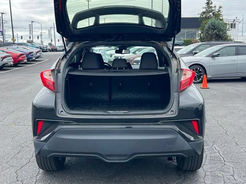 Used 2019 Toyota C-HR XLE FWD image 10