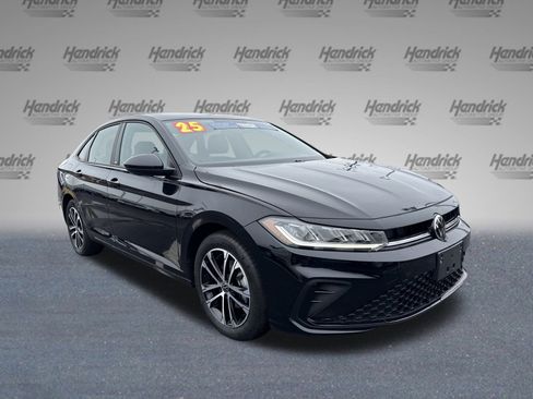 Used 2025 Volkswagen Jetta Sport image 2