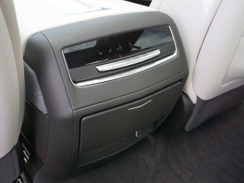 Used 2025 Cadillac Escalade ESV V AWD/4WD image 43