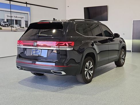 Used 2024 Volkswagen Atlas SE FWD image 8