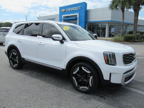 Used 2024 Kia Telluride S w/ S Sunroof Package FWD image 5