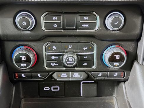 Used 2022 Chevrolet Tahoe Z71 w/ Luxury Package image 16