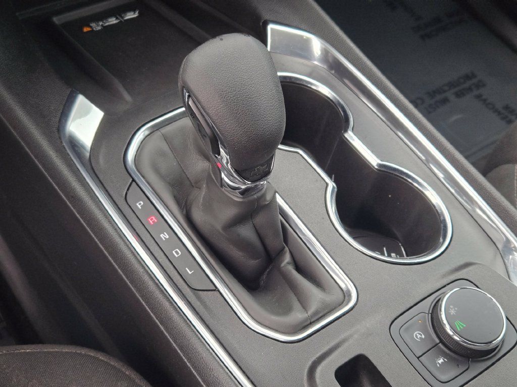 Used 2023 Chevrolet Traverse LT FWD image 38
