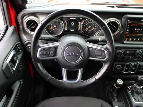 Used 2022 Jeep Wrangler Unlimited Sahara AWD/4WD image 18