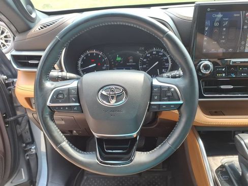 Used 2020 Toyota Highlander Platinum AWD/4WD image 17