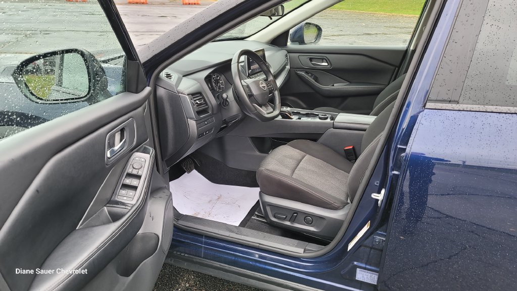 Used 2025 Nissan Rogue SV AWD/4WD image 18