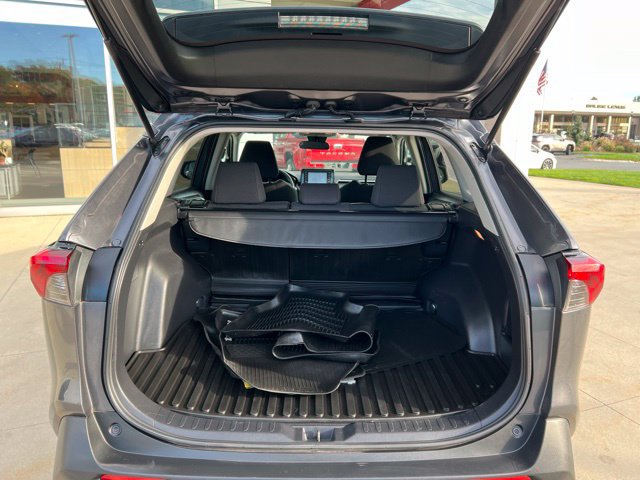 Used 2019 Toyota RAV4 LE w/ All Weather Liner Package AWD/4WD image 29