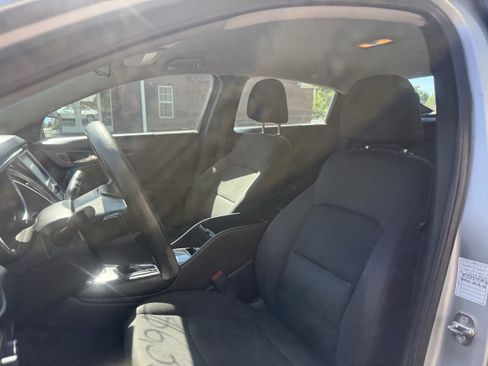 Used 2017 Chevrolet Malibu LT FWD image 12