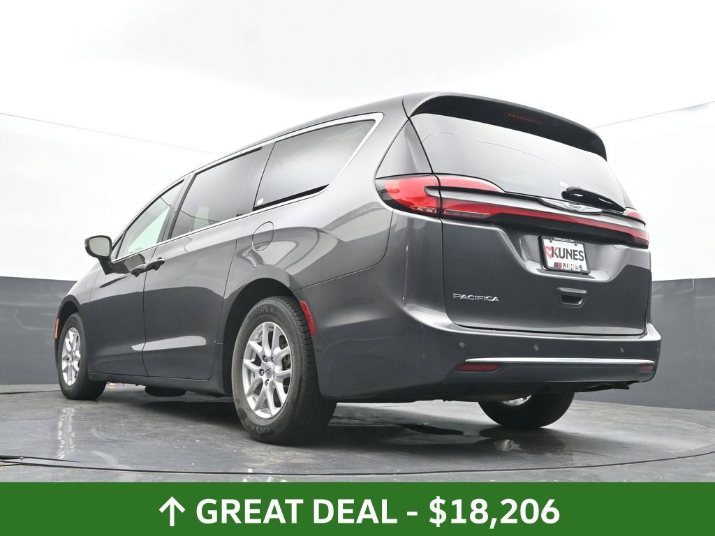 Used 2023 Chrysler Pacifica Touring-L FWD image 48