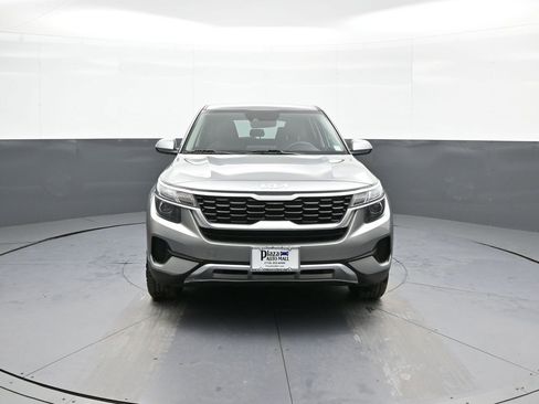 Certified 2023 Kia Seltos LX image 2