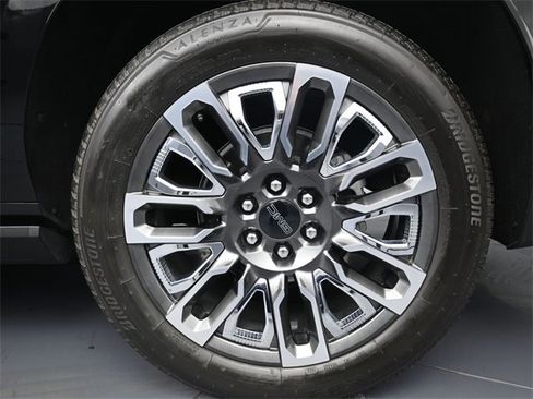 Used 2023 GMC Yukon XL Denali Ultimate image 10
