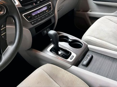 Used 2017 Honda Pilot EX image 16