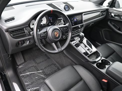Certified 2023 Porsche Macan S AWD/4WD image 4