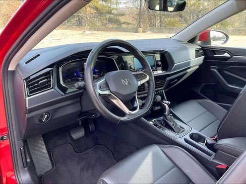 Used 2024 Volkswagen Jetta SE w/ Panoramic Sunroof Package image 8