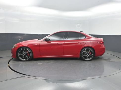 Used 2023 Alfa Romeo Giulia Veloce RWD image 2