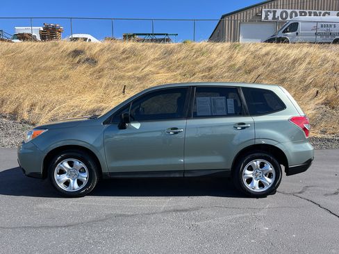 Used 2014 Subaru Forester 2.5i AWD/4WD image 6