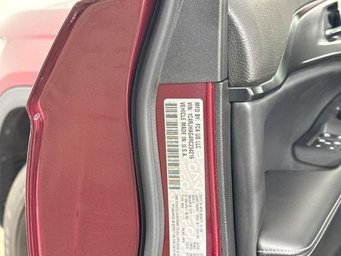 Used 2024 Jeep Grand Cherokee Altitude image 30