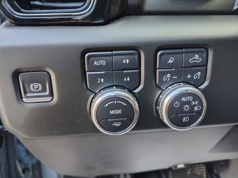 Used 2024 GMC Sierra 1500 AT4 w/ Technology Package image 30